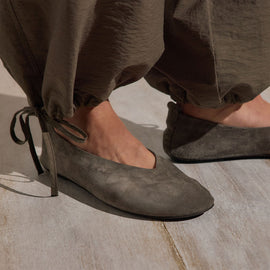 Women's Suede V Ballet Flat in Taupe Grey | James Perse Los Angeles
