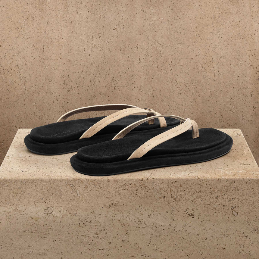 Women's Suede Cross Thong Sandal in Sand / Black | James Perse Los Angeles