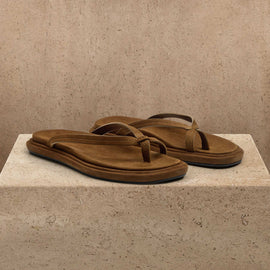 Women's Suede Cross Thong Sandal in Tabacco / Tabacco | James Perse Los Angeles