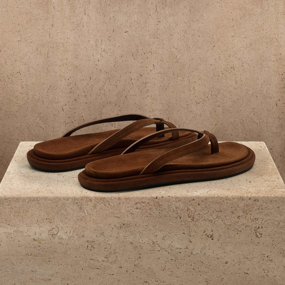 Women's Suede Cross Thong Sandal in Tabacco / Tabacco | James Perse Los Angeles
