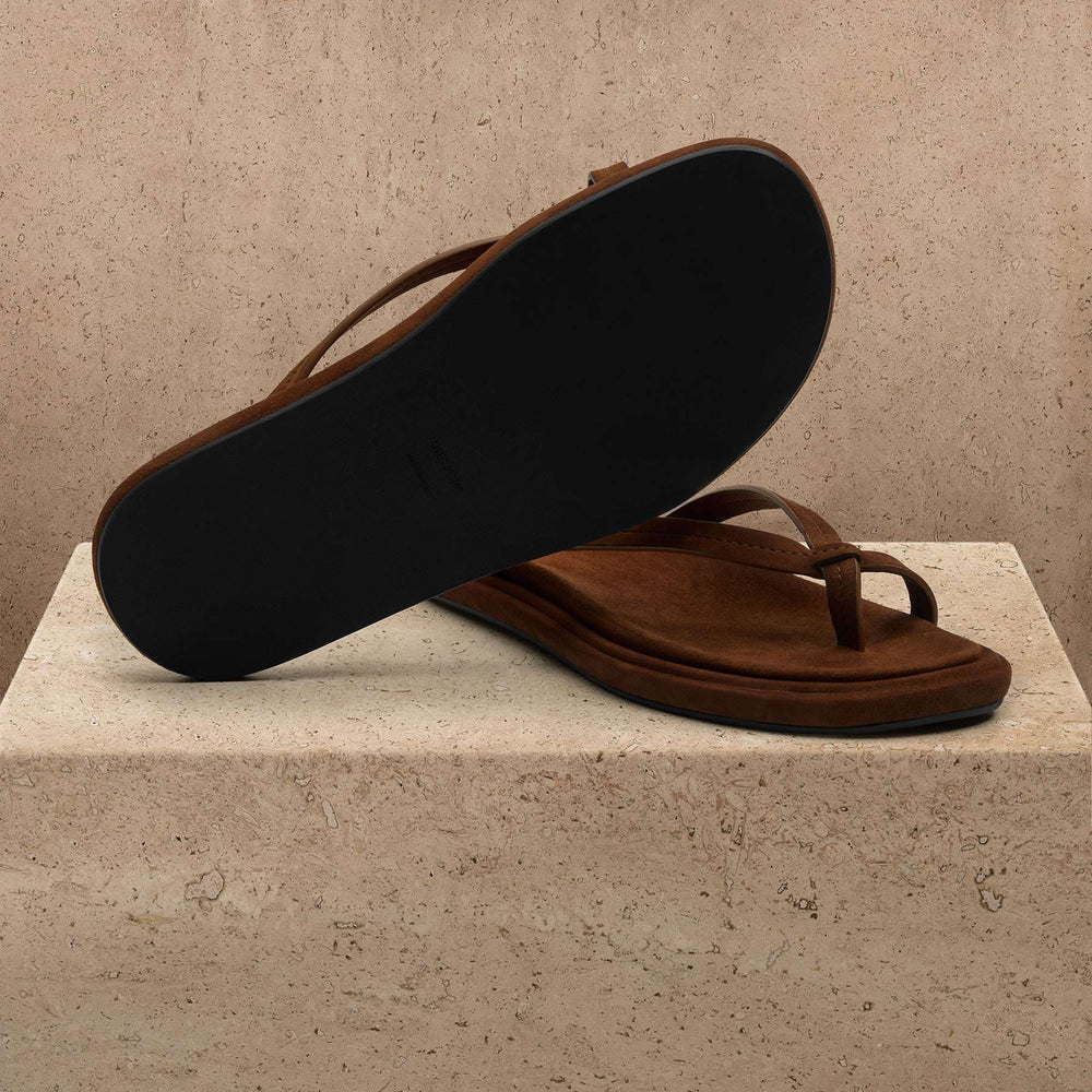 Women's Suede Cross Thong Sandal in Tabacco / Tabacco | James Perse Los Angeles
