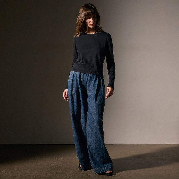 Shrunken Long Sleeve Crew Neck Tee in Black | James Perse Los Angeles