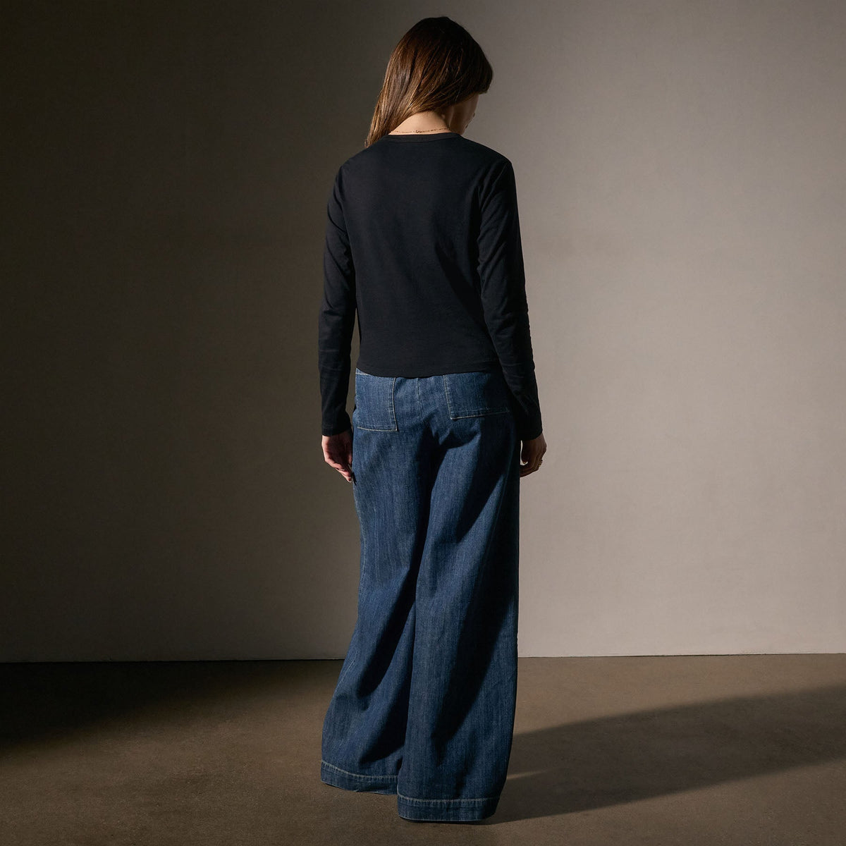 Shrunken Long Sleeve Crew Neck Tee in Black | James Perse Los Angeles