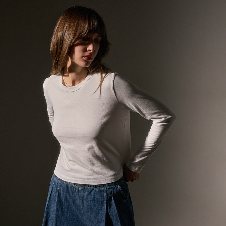 Shrunken Long Sleeve Crew Neck Tee in White | James Perse Los Angeles