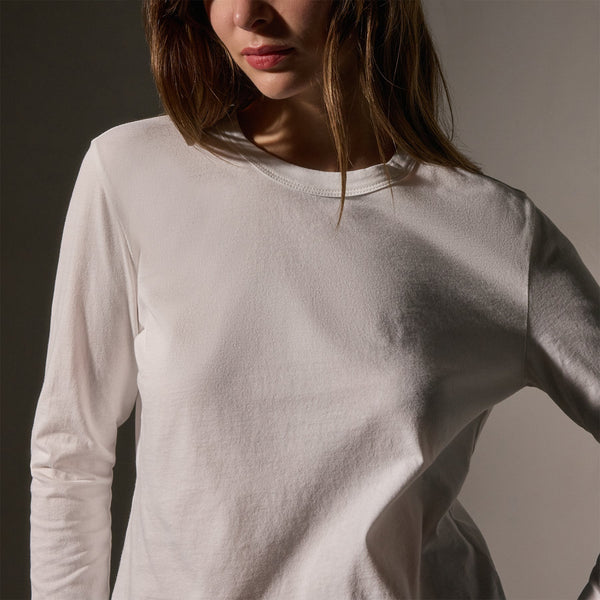 Shrunken Long Sleeve Crew Neck Tee in White | James Perse Los Angeles