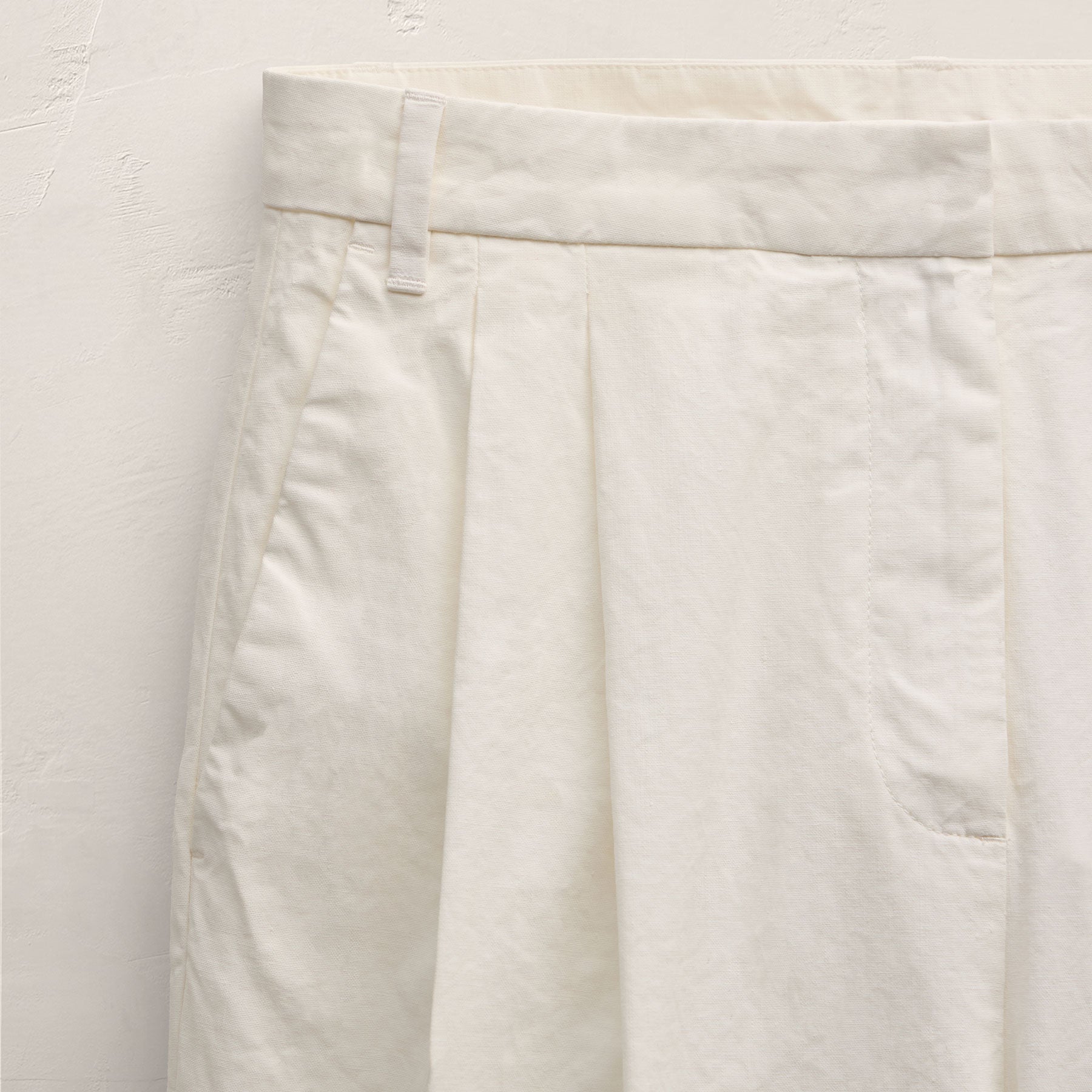 Linen Cotton Pleated Trouser in Off White | James Perse Los Angeles