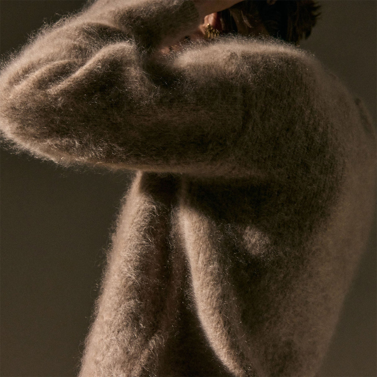 Fuzzy Cashmere Vneck in Soft Beige | James Perse Los Angeles