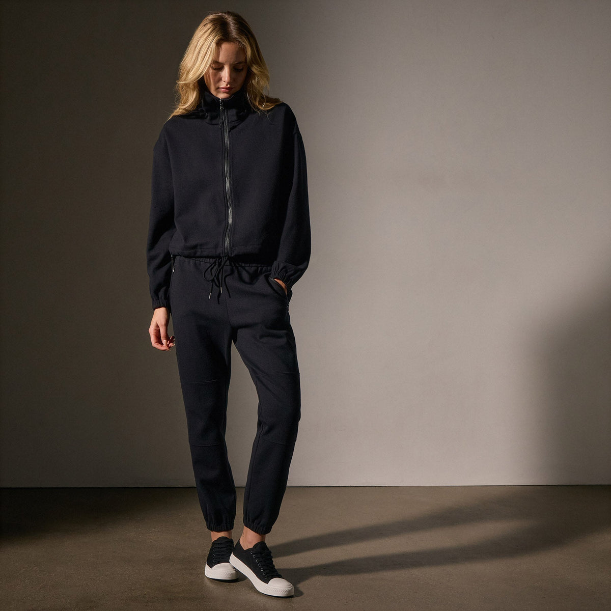 Matte Scuba Track Pant in Black | James Perse Los Angeles