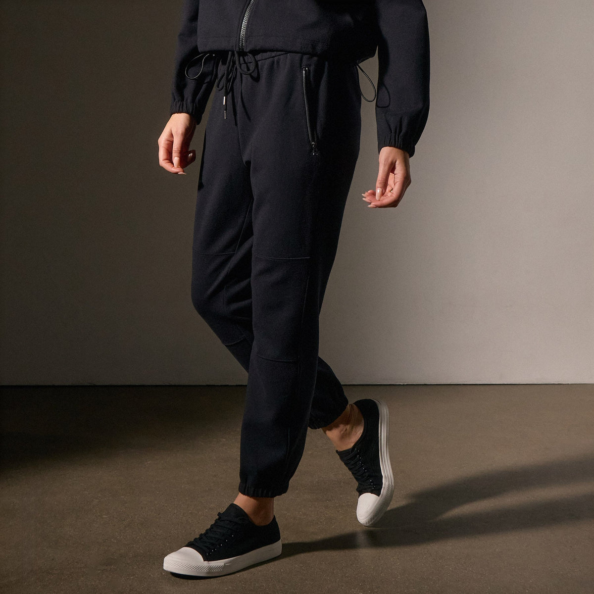 Matte Scuba Track Pant in Black | James Perse Los Angeles