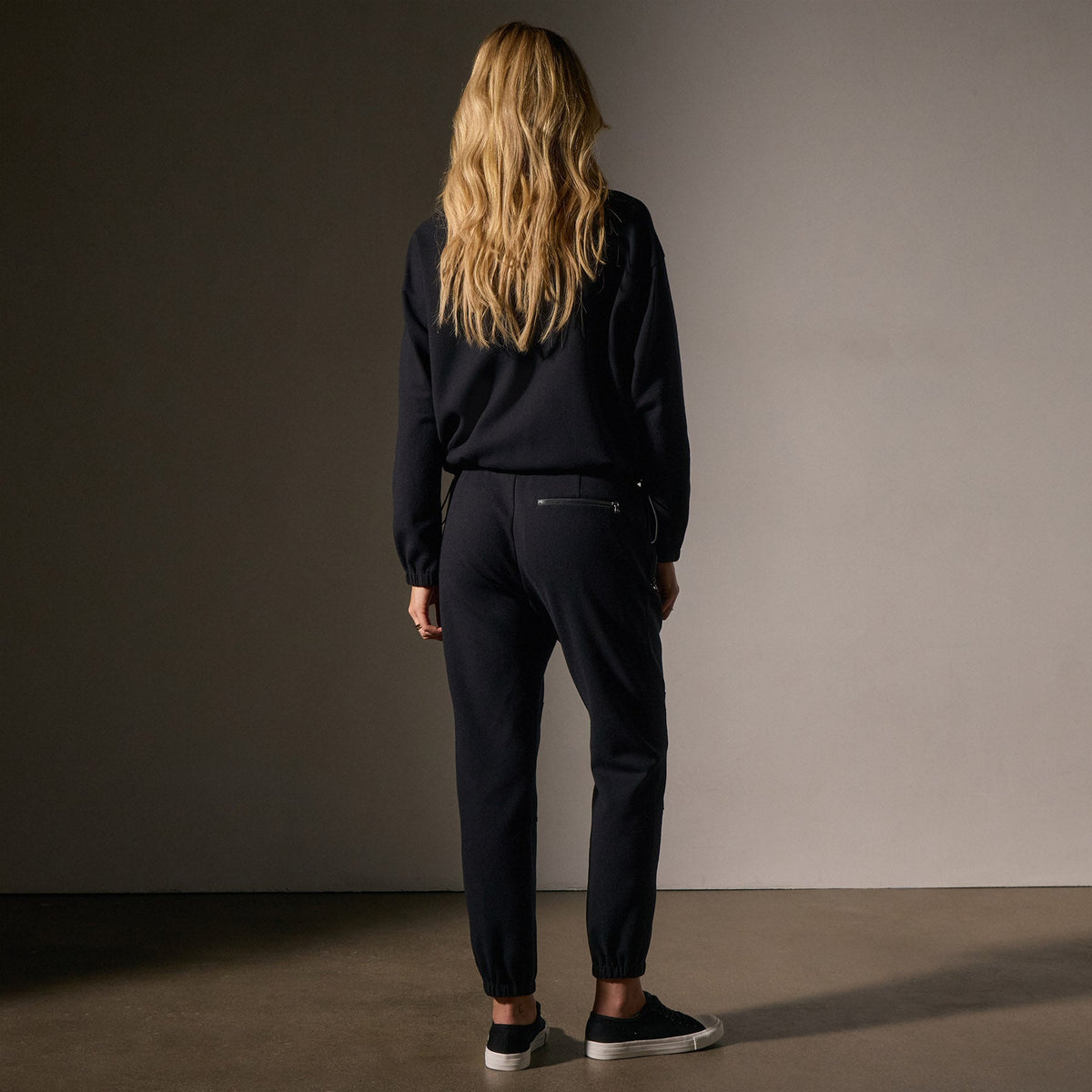 Matte Scuba Track Pant in Black | James Perse Los Angeles