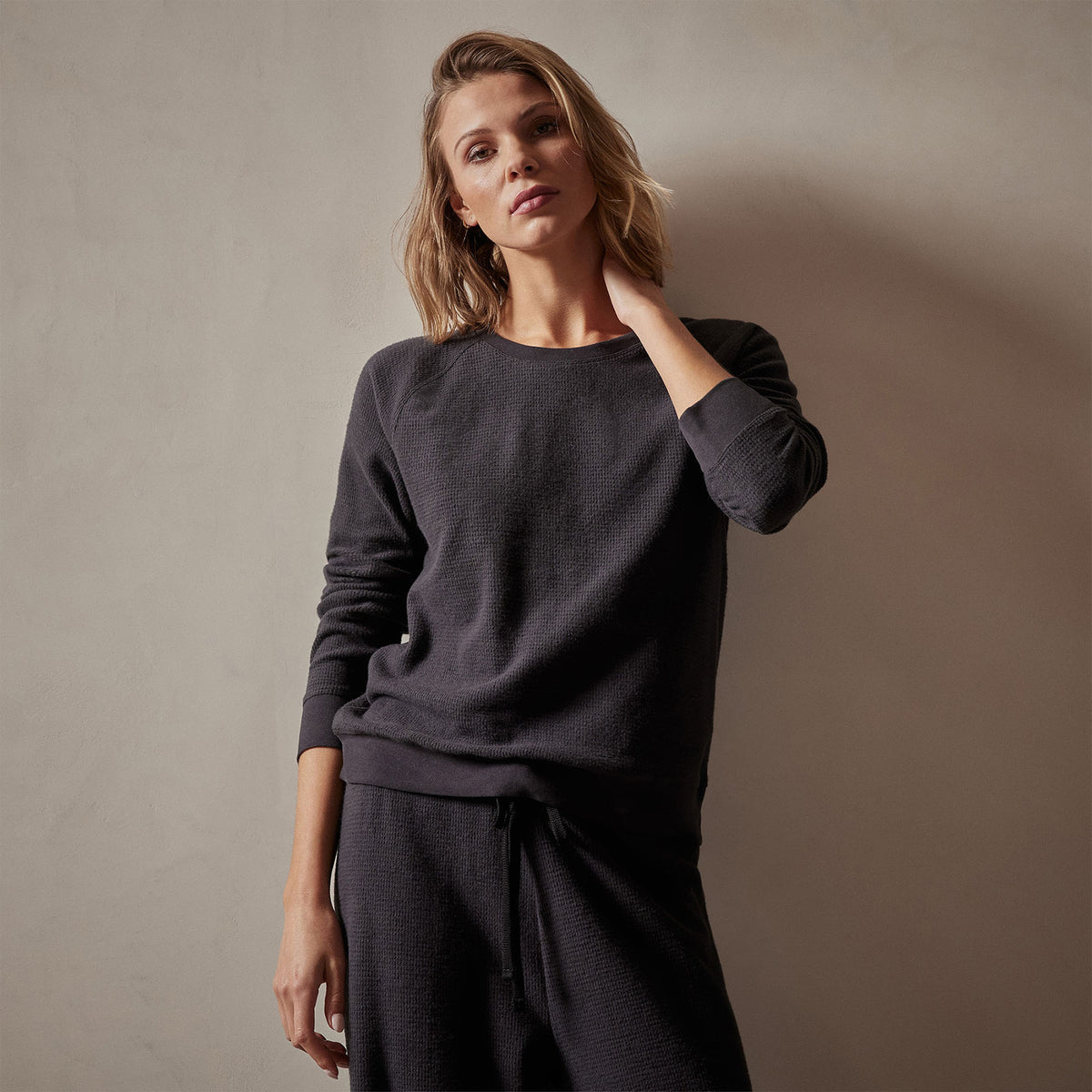 Relaxed Thermal Raglan Top in Magma | James Perse Los Angeles