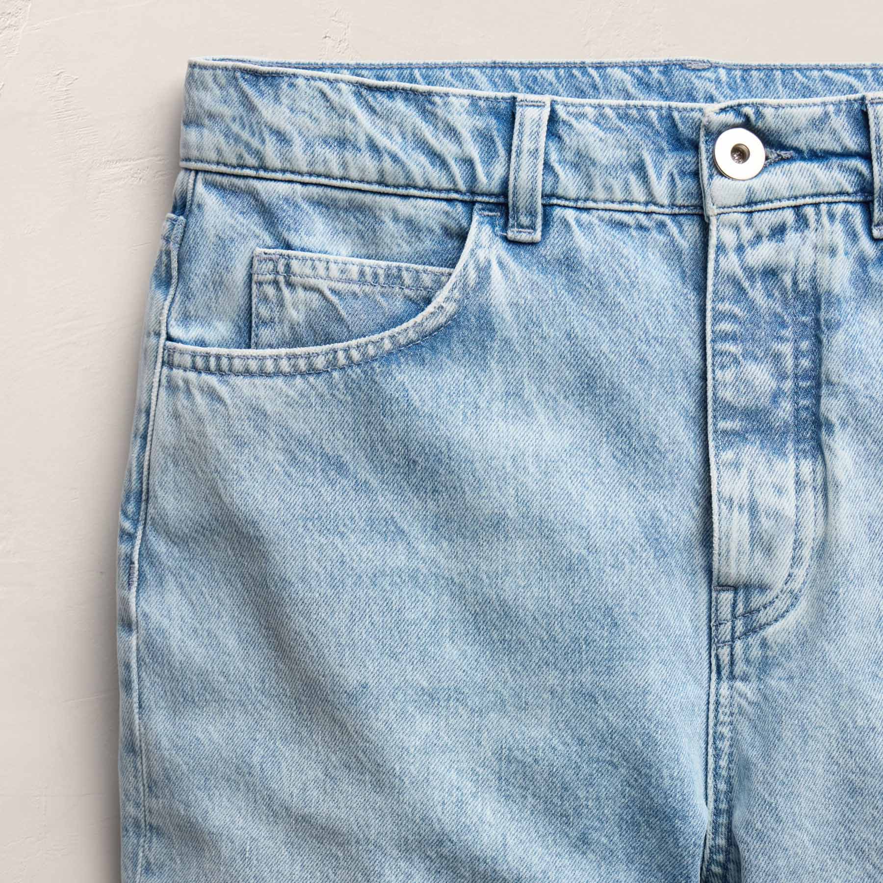 Relaxed Fit Jean in Light Blue Wash | James Perse Los Angeles