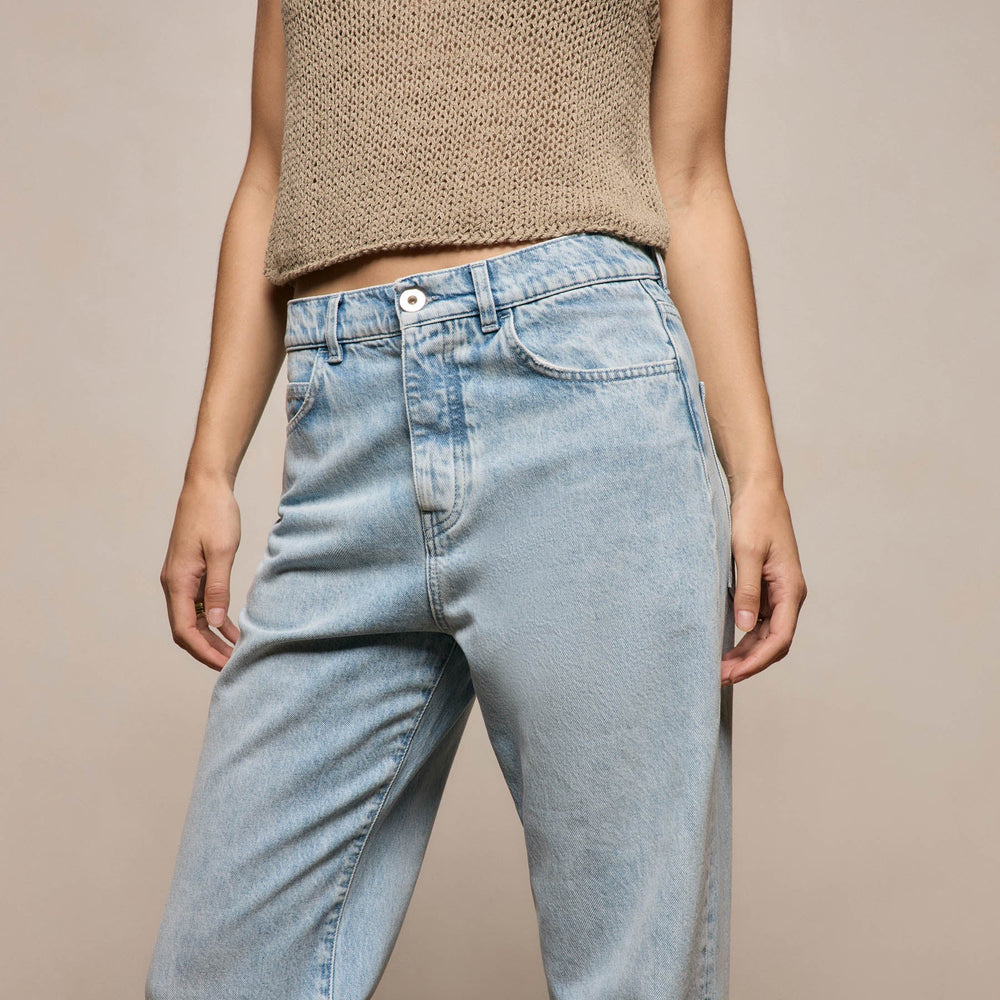 Relaxed Fit Jean in Light Blue Wash | James Perse Los Angeles
