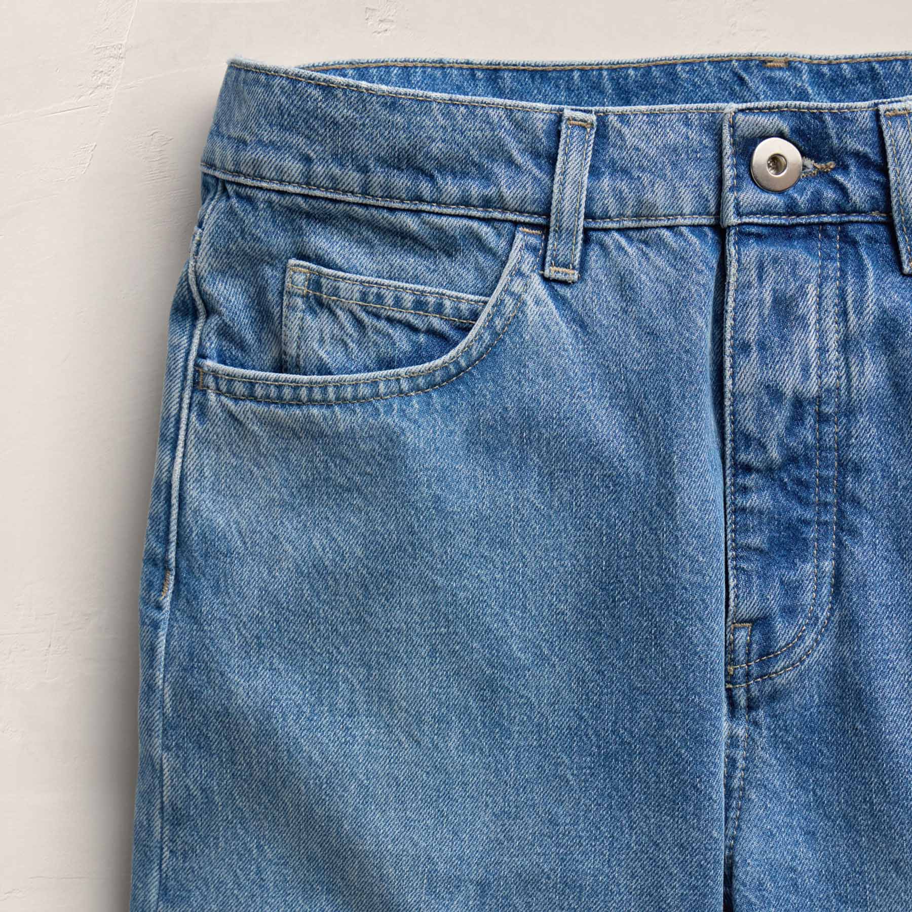 Relaxed Fit Jean in Mid Blue Wash | James Perse Los Angeles