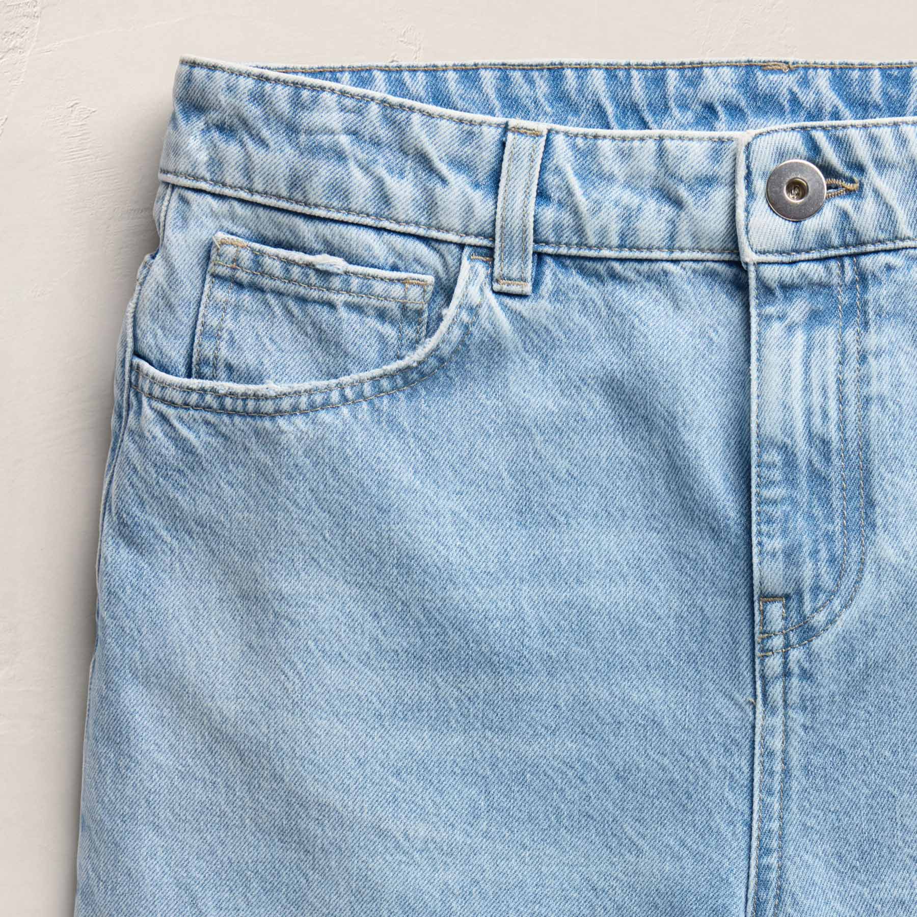 Relaxed Jort in Light Blue Wash | James Perse Los Angeles