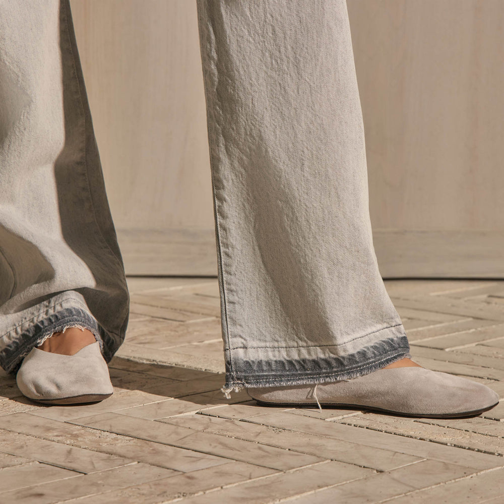 Relaxed Straight Jean - Light Grey Wash