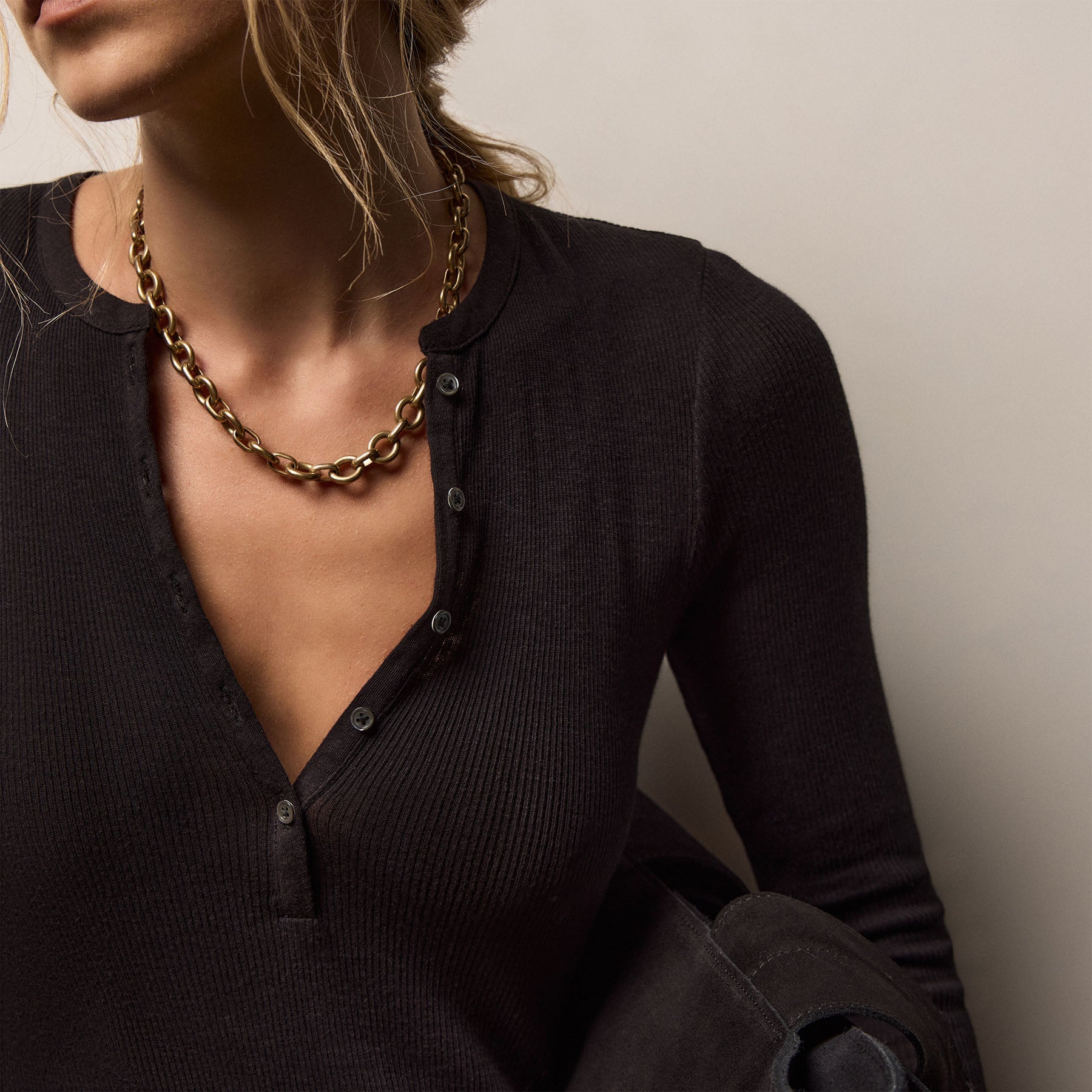 Cotton Gauze Ribbed Henley in Black | James Perse Los Angeles