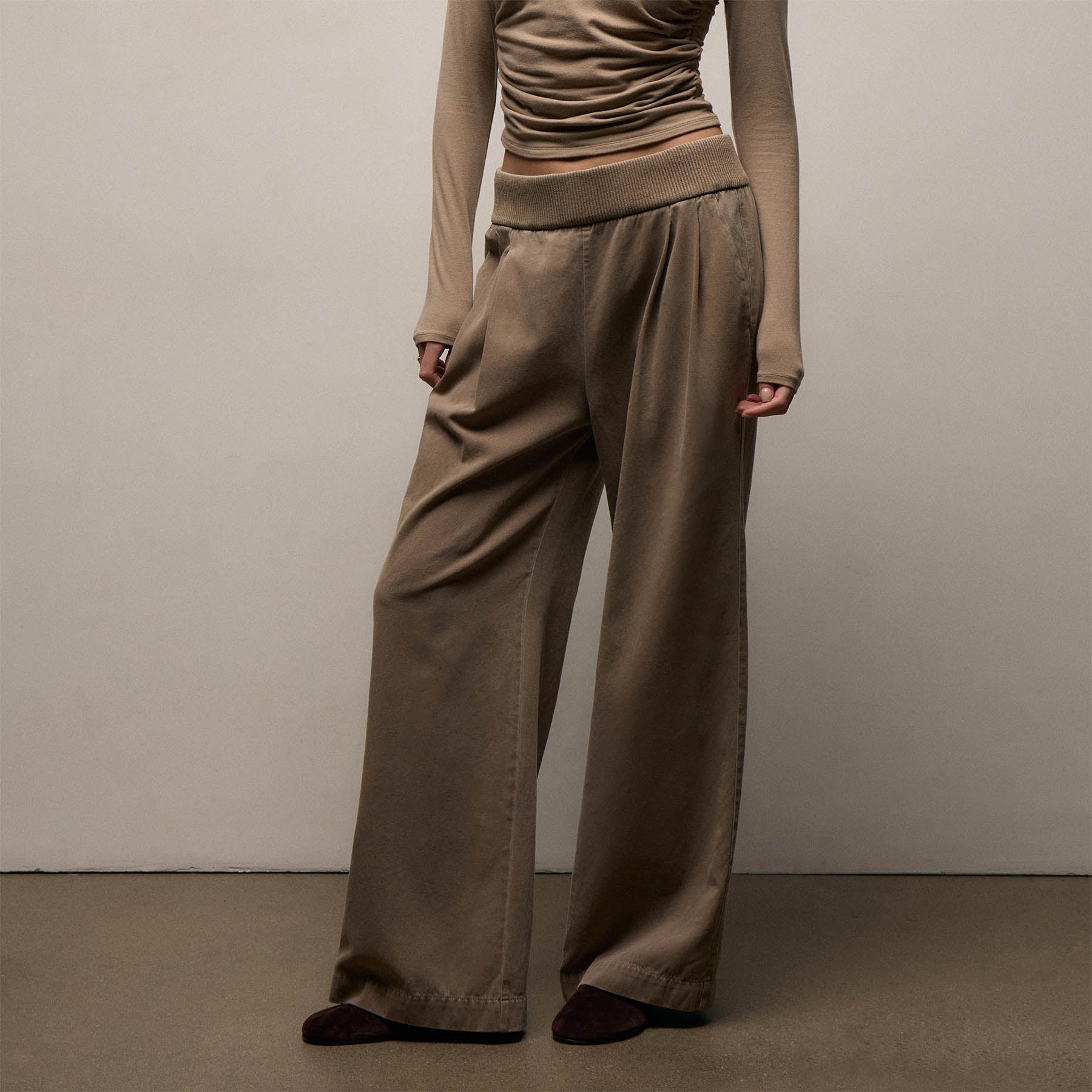 Ribbed Waist Wide Leg Pant in Fawn Pigment | James Perse Los Angeles