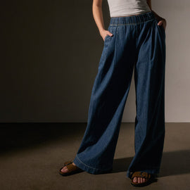 Pleated Denim Pant in Medium Wash | James Perse Los Angeles