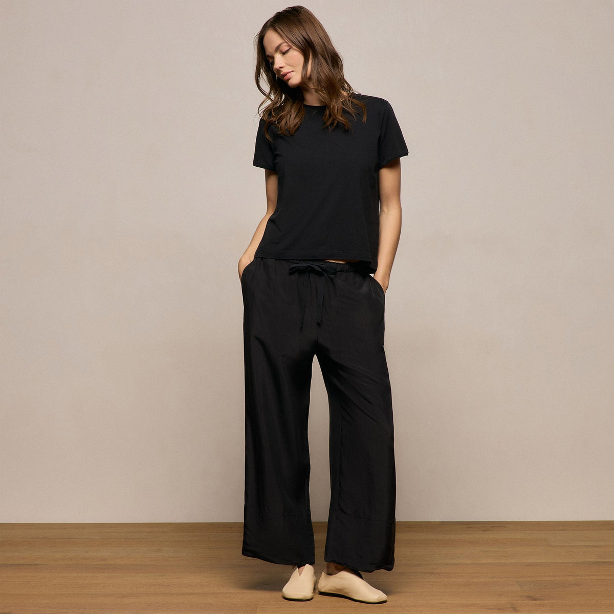 Cotton Cashmere Tee in Black | James Perse Los Angeles