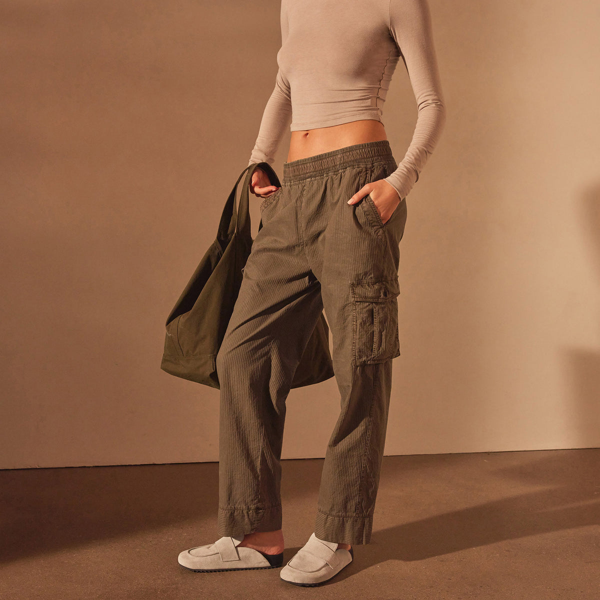 Seersucker Cargo Pant in Army Green Pigment | James Perse Los Angeles