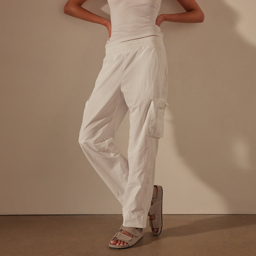 Seersucker Cargo Pant in White | James Perse Los Angeles
