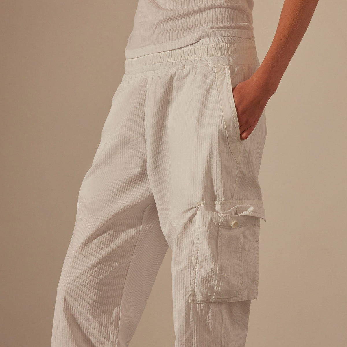 Seersucker Cargo Pant in White | James Perse Los Angeles