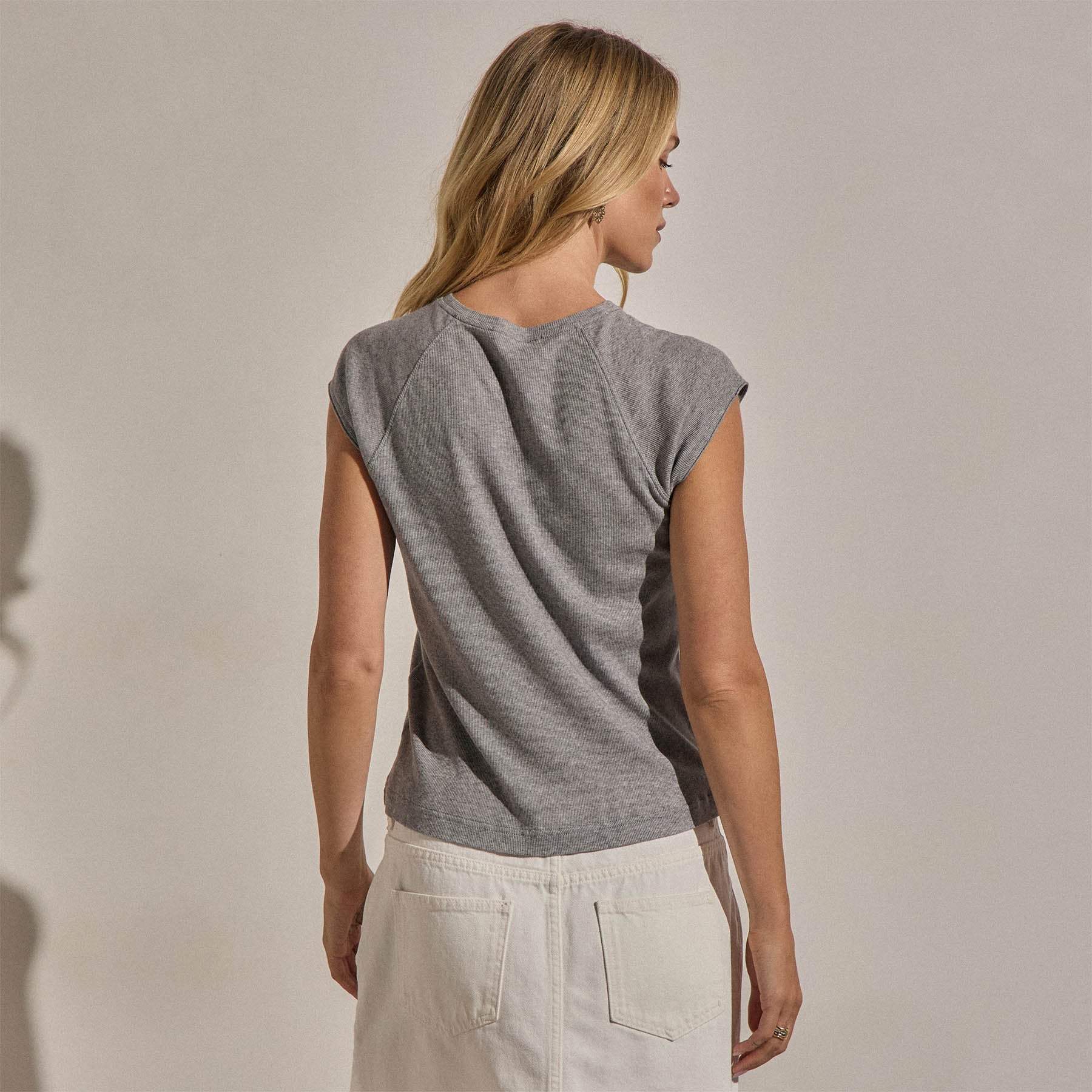 Cotton Cashmere Ribbed Raglan Tee in Heather Grey | James Perse Los Angeles