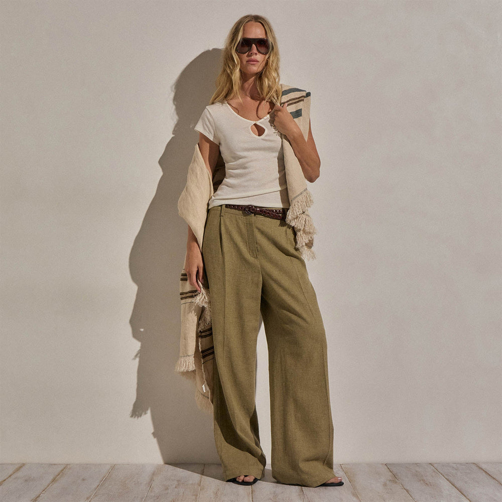 Cotton Cashmere Keyhole Tee in White | James Perse Los Angeles