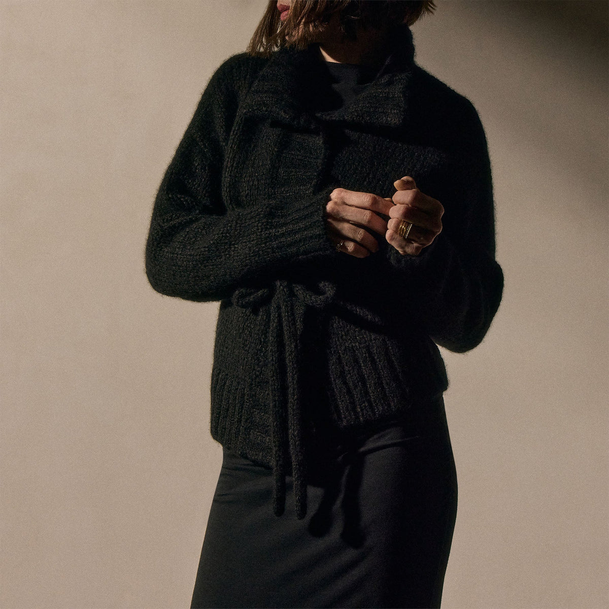 Chnky Knt Cashmere Silk Tie Crdgn in Black | James Perse Los Angeles