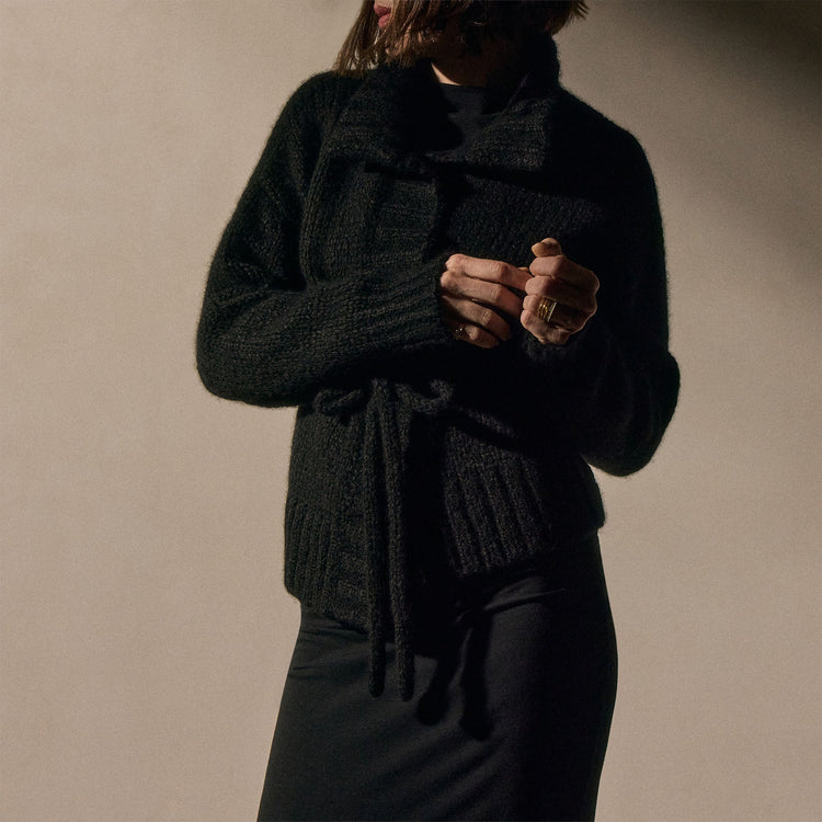 Chnky Knt Cashmere Silk Tie Crdgn in Black | James Perse Los Angeles