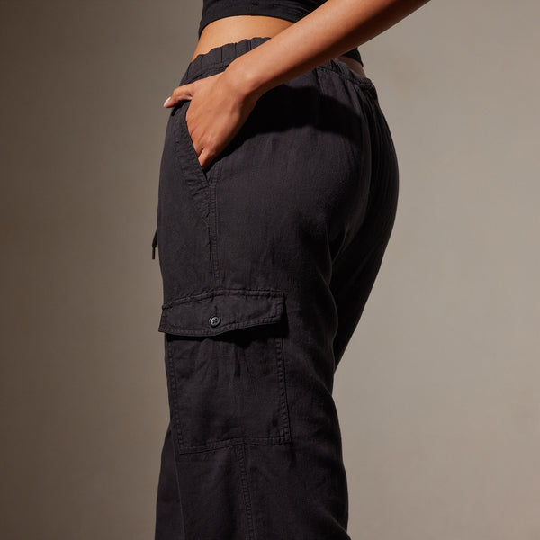 Cotton Twill Pleated Cargo in Black | James Perse Los Angeles