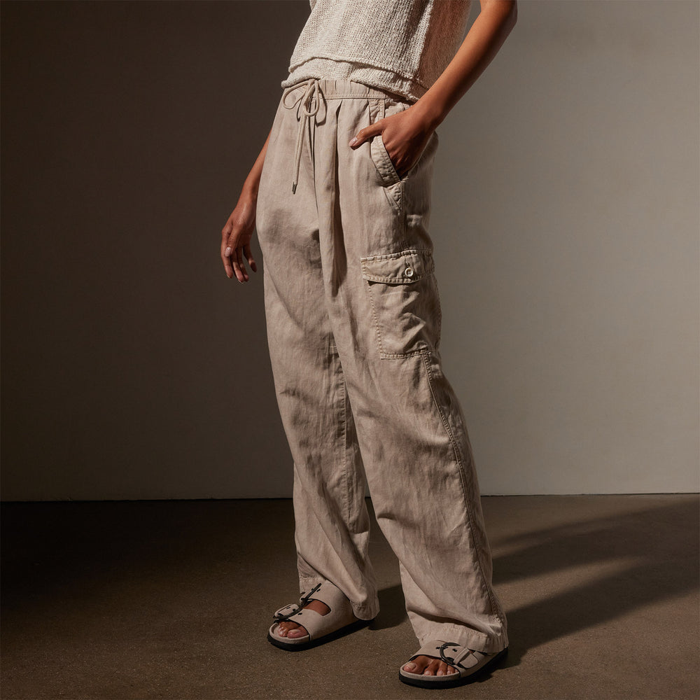 Cotton Twill Pleated Cargo in Grout Pigment | James Perse Los Angeles