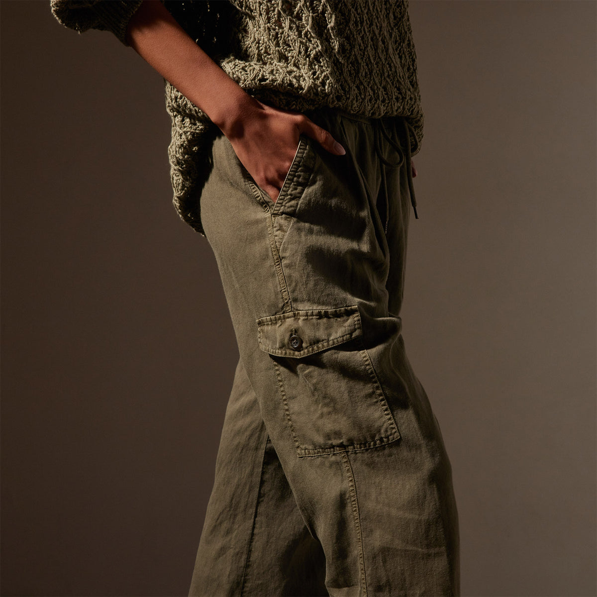 Cotton Twill Pleated Cargo in Trooper Pigment | James Perse Los Angeles