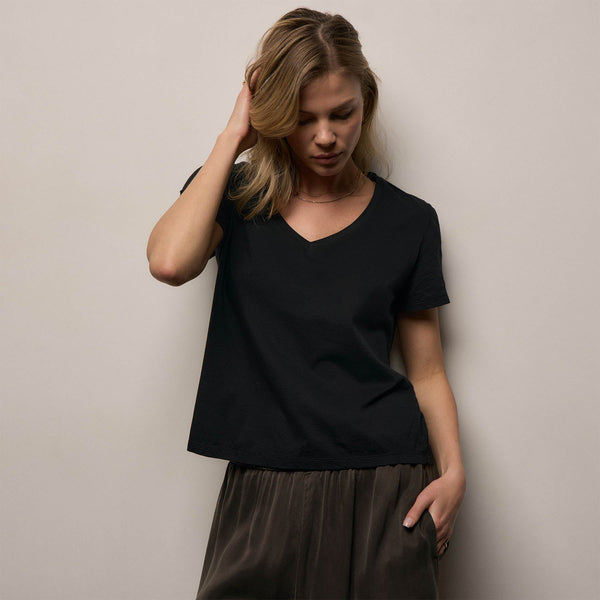 Luxe Lotus Jersey V Neck in Black | James Perse Los Angeles