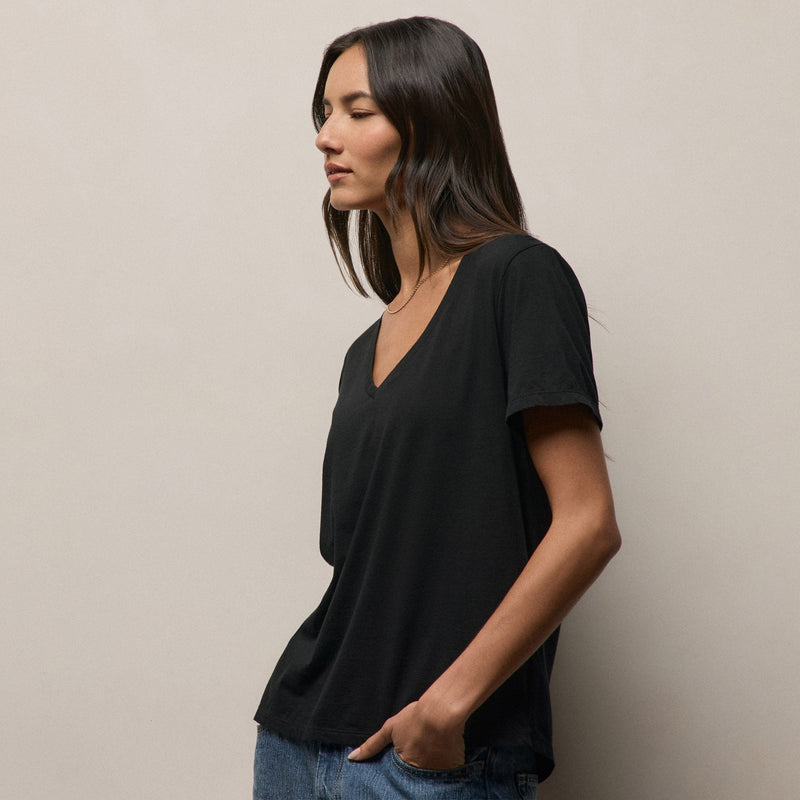 Luxe Lotus Jersey V Neck in Black | James Perse Los Angeles