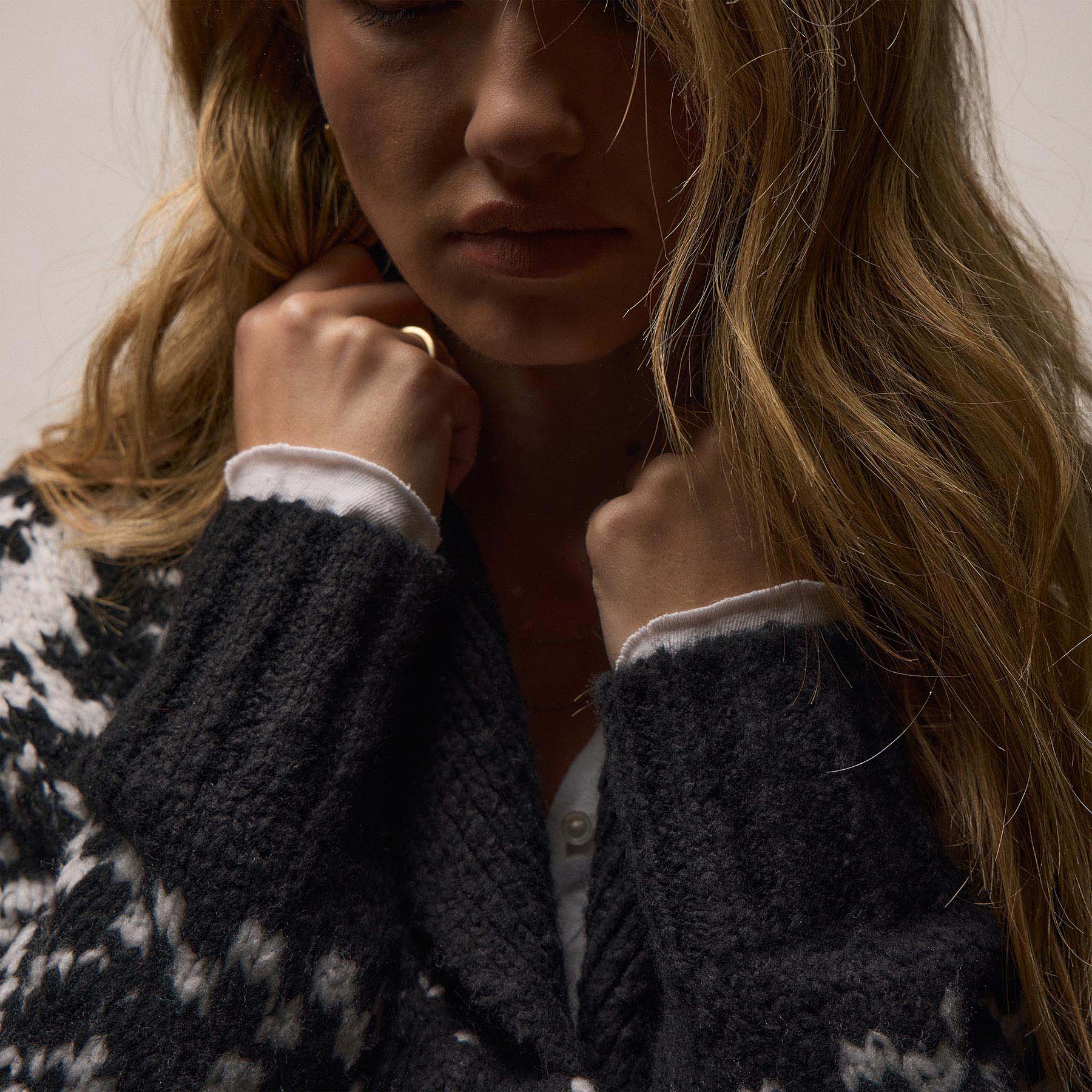 Chalet Intarsia Cardigan in Black/Heather Grey | James Perse Los Angeles / Womens