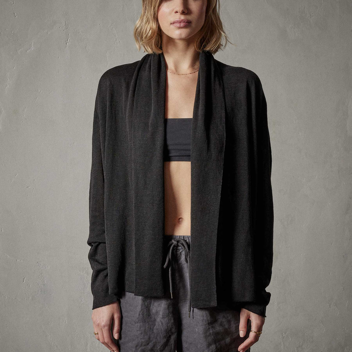 Dunes linen Cardigan  in Black/Black | James Perse Los Angeles