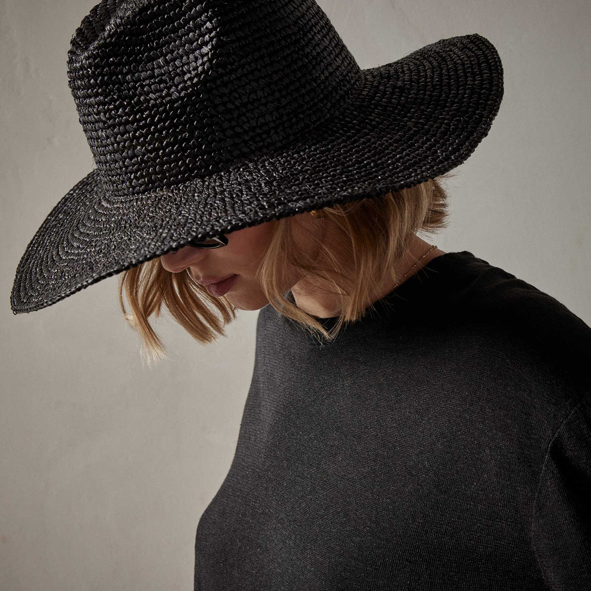 Dunes Linen Crew in Black/Black | James Perse Los Angeles