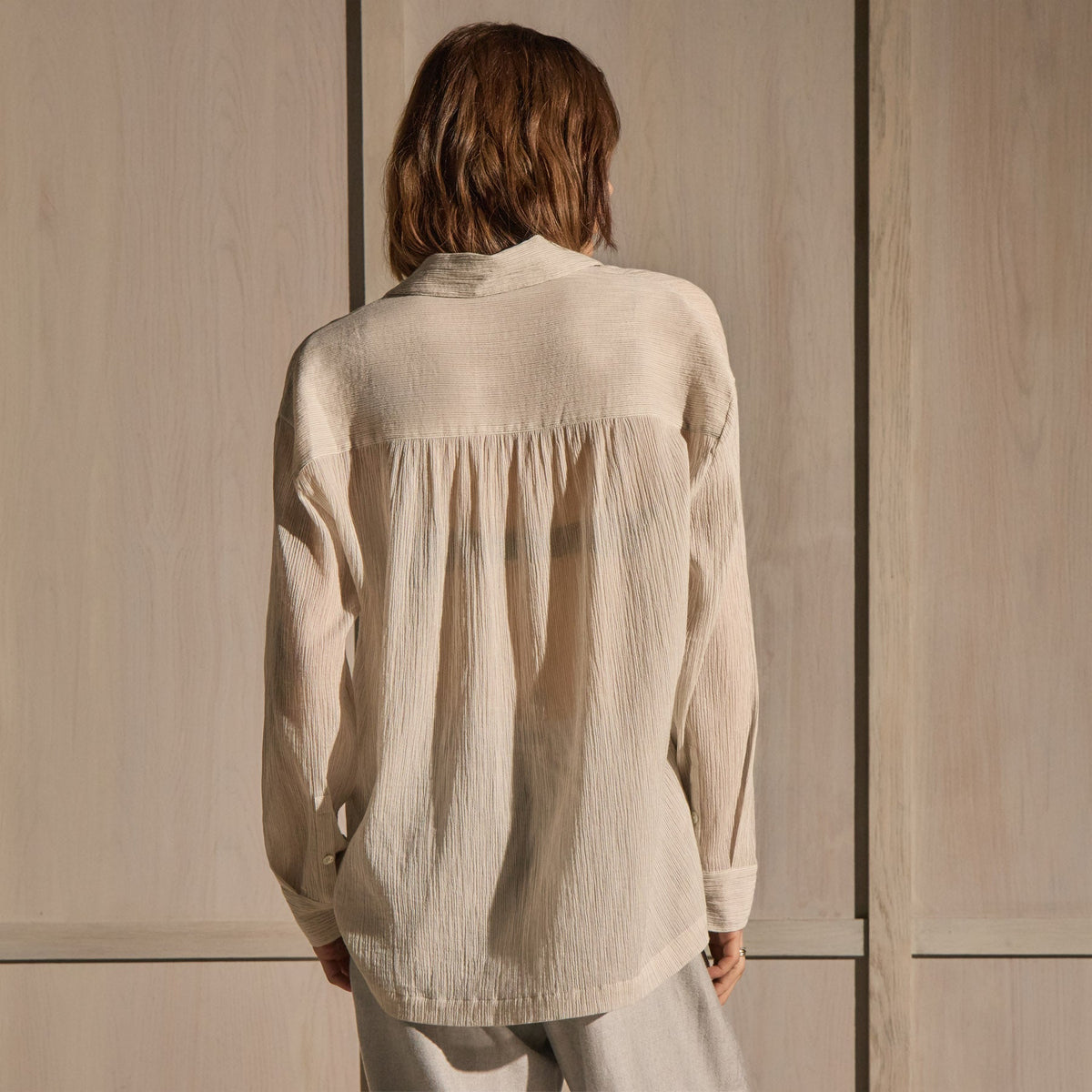 Crinkled Cotton Shirt in Off White | James Perse Los Angeles