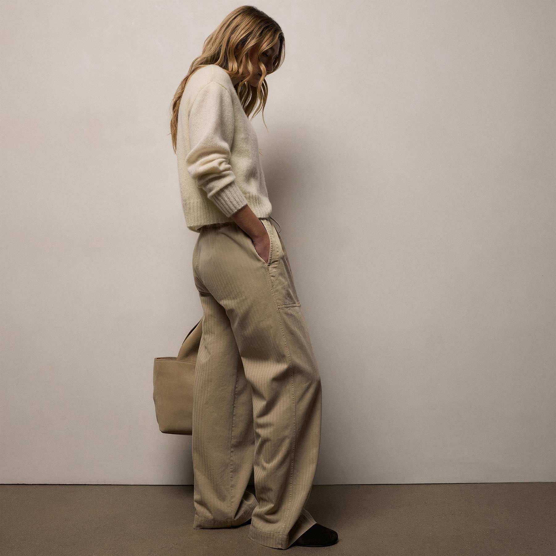Herringbone Twill Pant in Light Khaki Pigment | James Perse Los Angeles