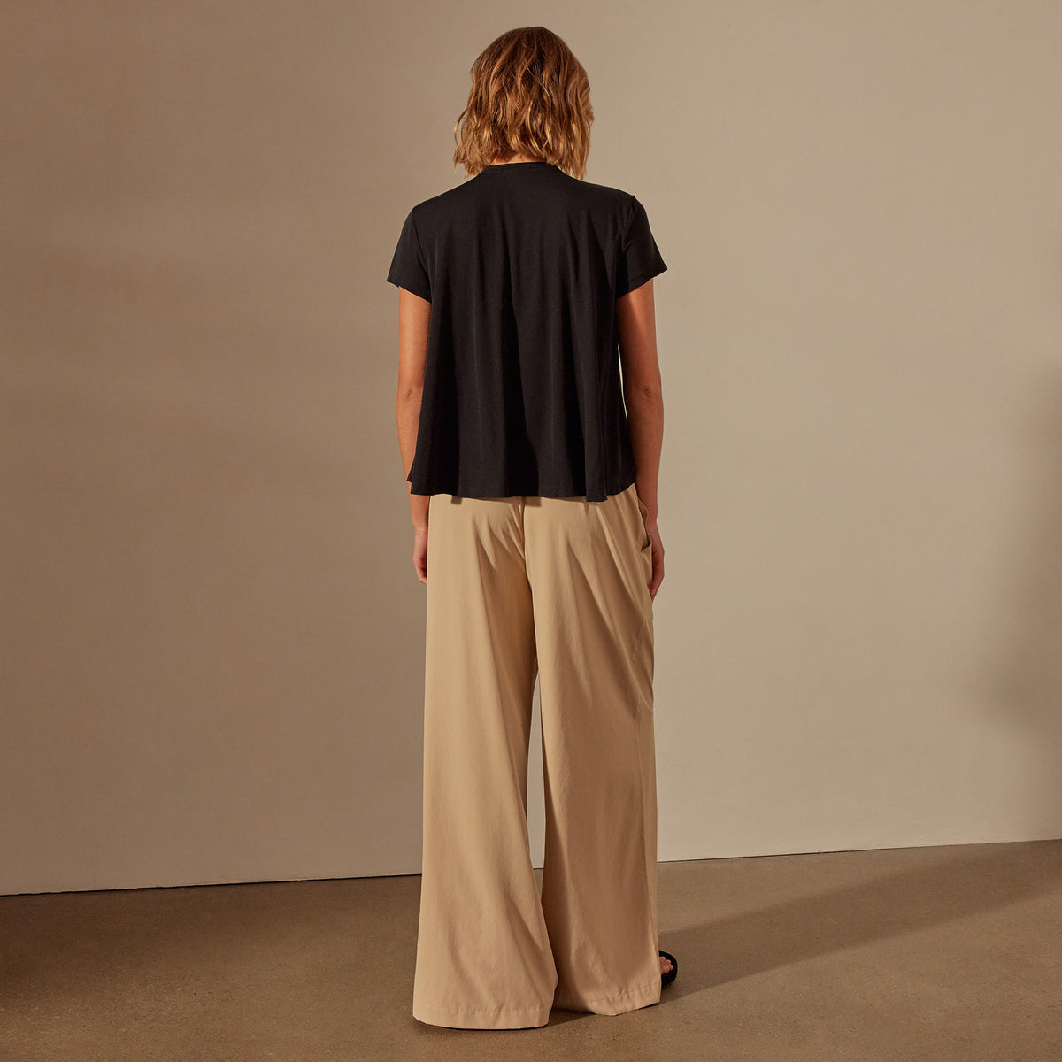 High Gauge A Line Tee in Black | James Perse Los Angeles