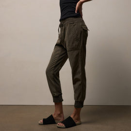 Mixed Media Pant in Army Green Pigment | James Perse Los Angeles