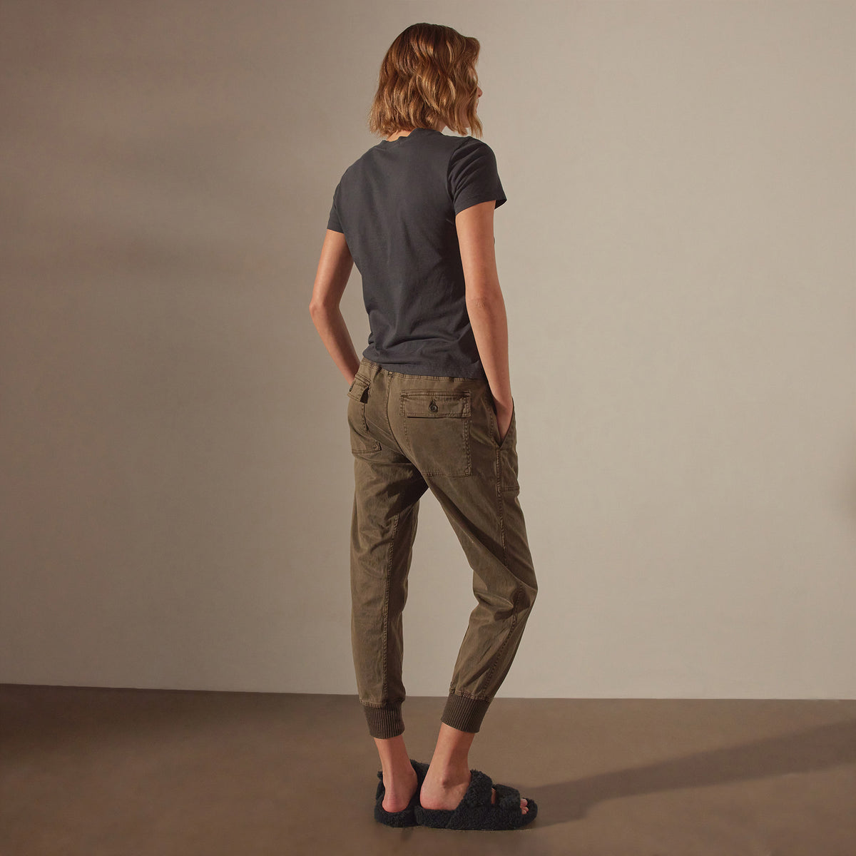 Mixed Media Pant in Army Green Pigment | James Perse Los Angeles