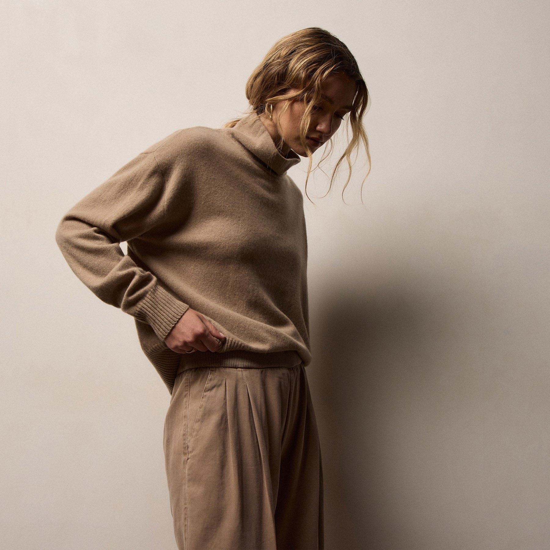 Spun Cashmere Funnel Neck Sweater - Coffee | James Perse Los Angeles