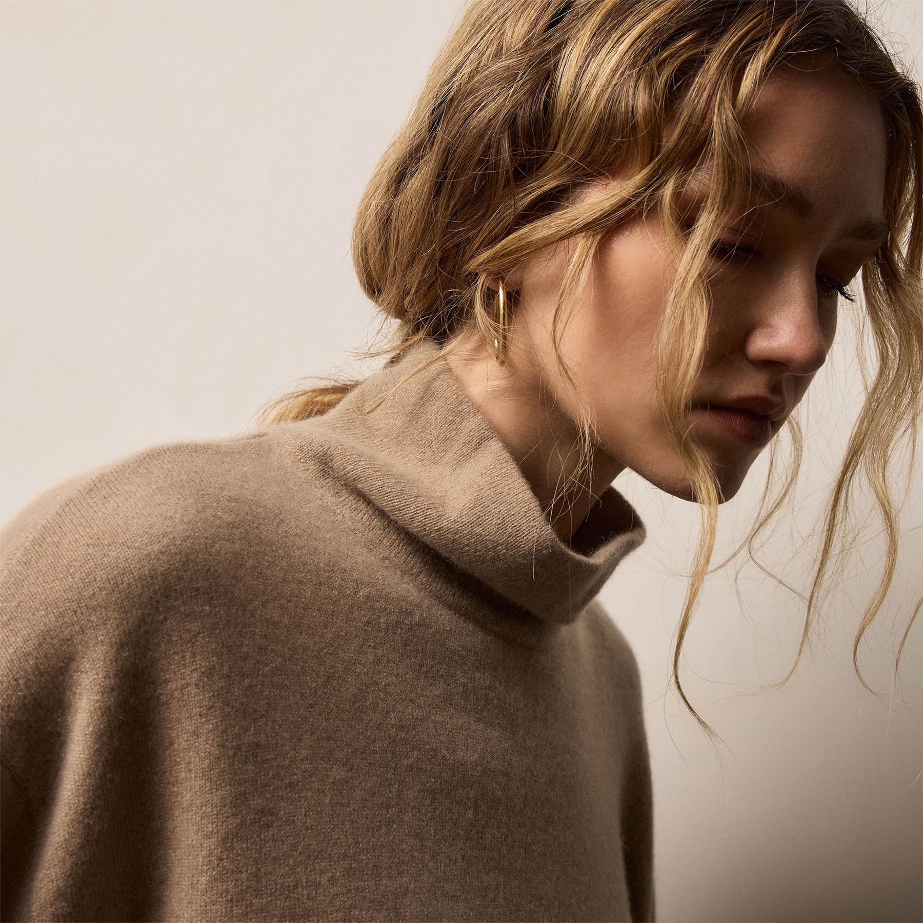Spun Cashmere Funnel Neck Sweater - Coffee | James Perse Los Angeles