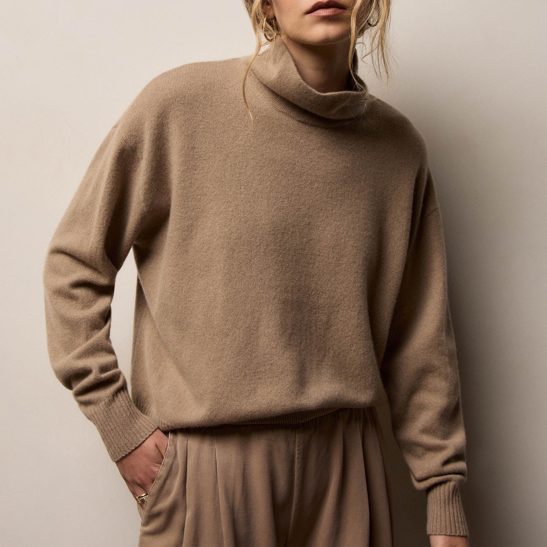 Spun Cashmere Funnel Neck Sweater - Coffee | James Perse Los Angeles