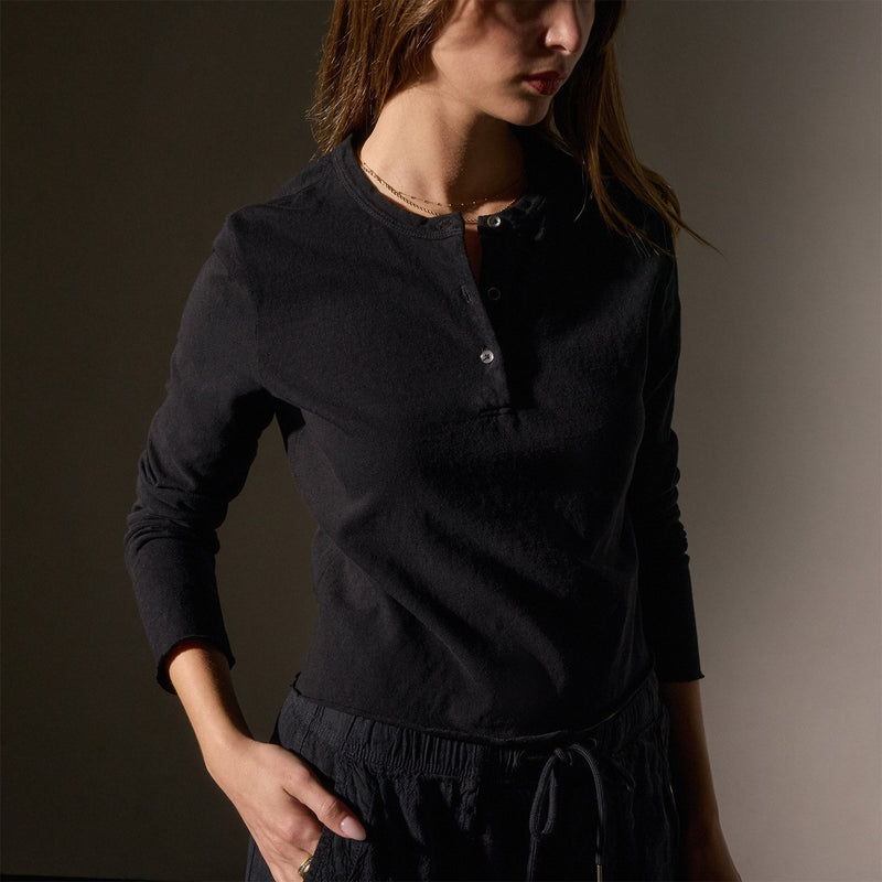 Slub Jersey Shrunken Henley in Black | James Perse Los Angeles