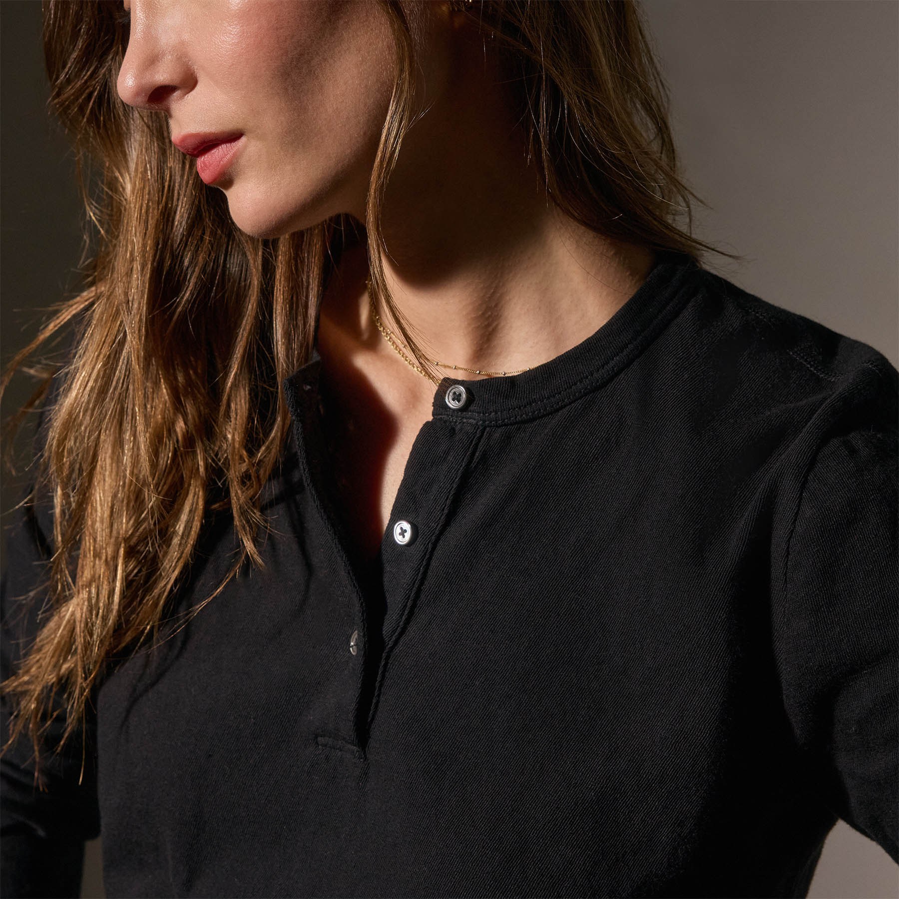 Slub Jersey Shrunken Henley in Black | James Perse Los Angeles
