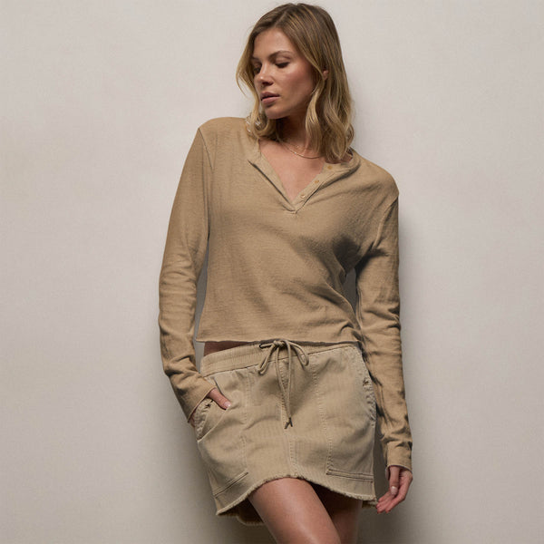 Slub Jersey Long Sleeve Henley In Light Khaki Pigment | James Perse Los Angeles